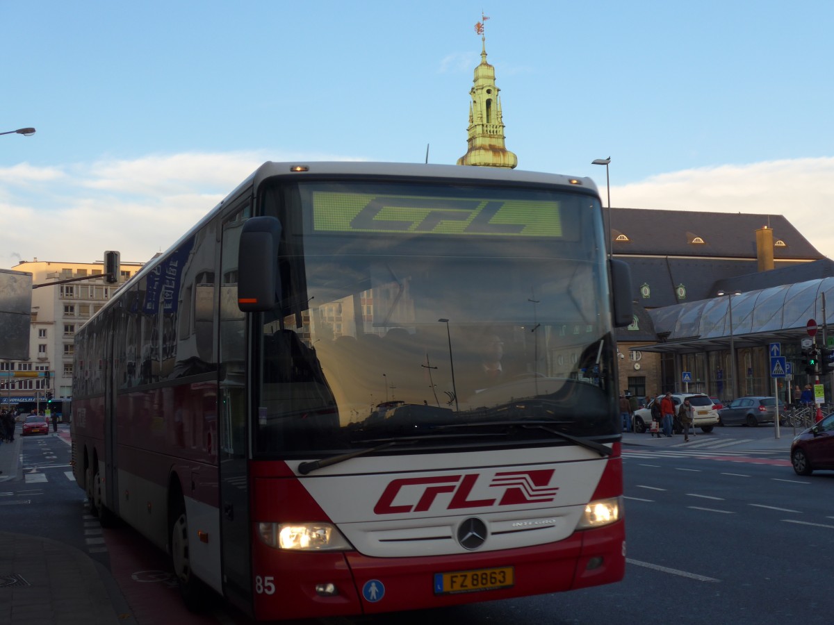 (157'433) - CFL Luxembourg - Nr. 85/FZ 8863 - Mercedes am 22. November 2014 beim Bahnhof Luxembourg