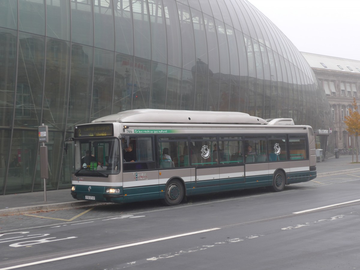 (157'460) - CTS Strasbourg - Nr. 746/2102 ZT 67 - Renault am 23. November 2014 beim Hauptbahnhof Strasbourg