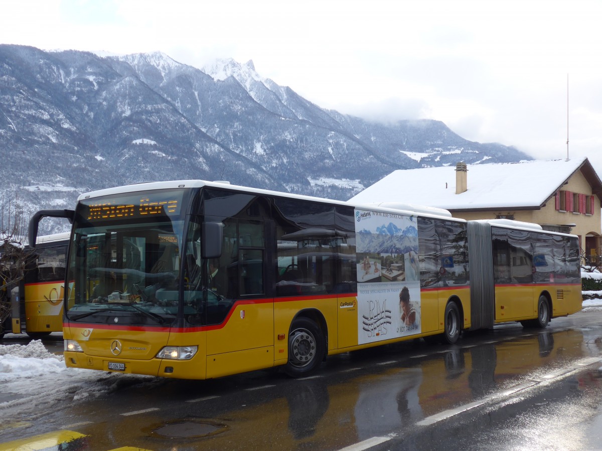 (158'005) - Buchard, Leytron - VS 104'344 - Mercedes am 28. Dezember 2014 in Leytron, Alte Post