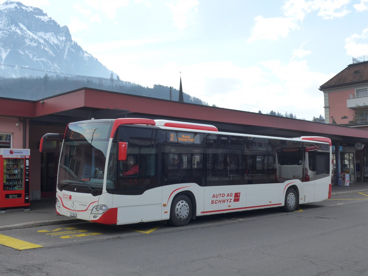 (159'217) - AAGS Schwyz - Nr. 9/SZ 5809 - Mercedes am 17. Mrz 2015 beim Bahnhof Brunnen