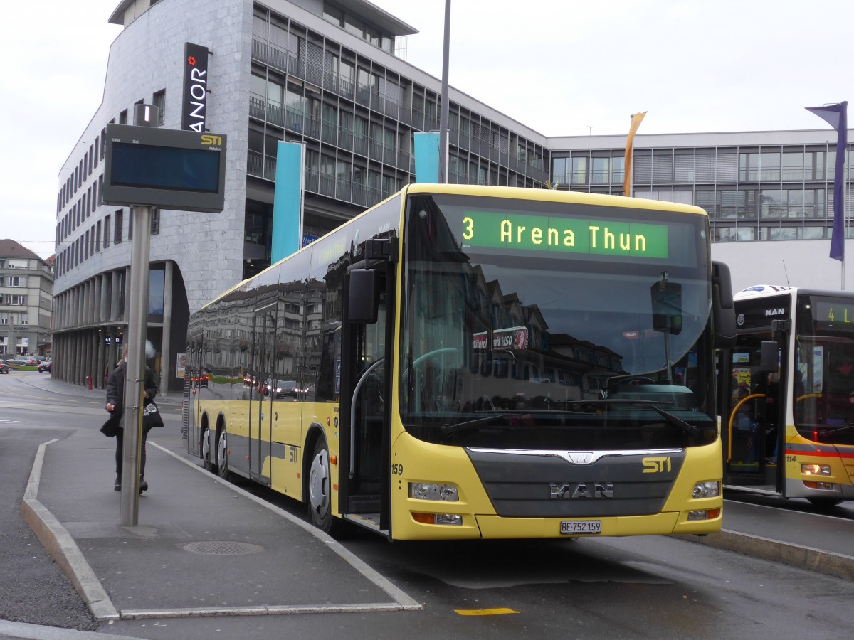 (159'529) - STI Thun - Nr. 159/BE 752'159 - MAN am 28. Mrz 2015 beim Bahnhof Thun