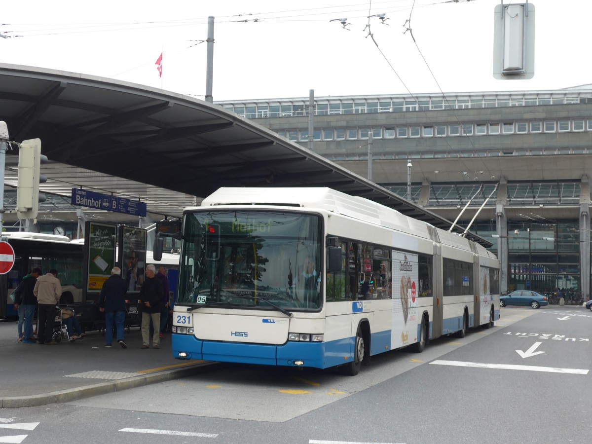 (160'642) - VBL Luzern - Nr. 231 - Hess/Hess Doppelgelenktrolleybus am 22. Mai 2015 beim Bahnhof Luzern