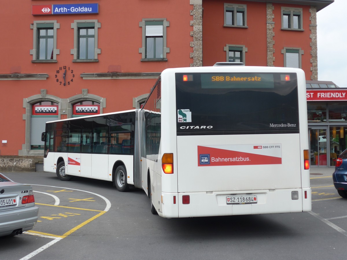 (160'682) - AAGS Schwyz - Nr. 84/SZ 118'684 - Mercedes (ex VR La Chaux-de-Fonds Nr. 228) am 22. Mai 2015 beim Bahnhof Arth-Goldau