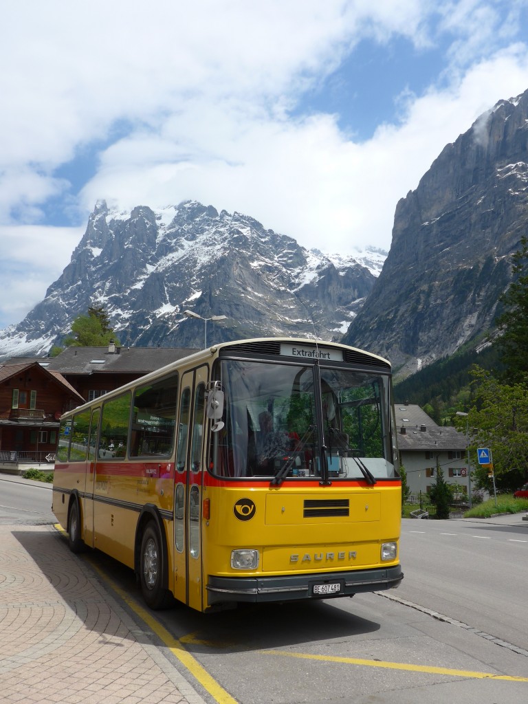 (161'021) - AVG Meiringen - Nr. 74/BE 607'481 - Saurer/R&J (ex PostAuto Berner Oberland; ex P 24'357) am 25. Mai 2015 in Grindelwald, Kirche