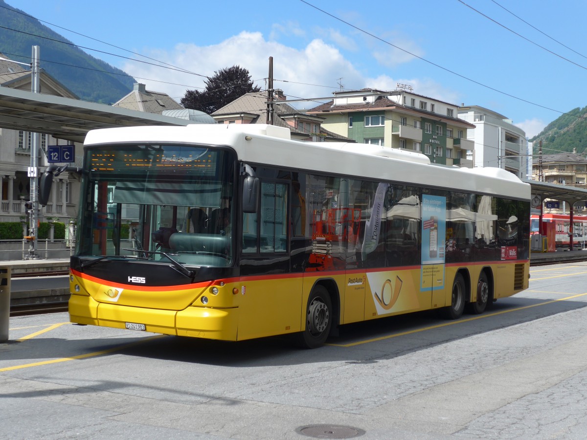 (161'095) - PostAuto Wallis - VS 241'983 - Scania/Hess am 27. Mai 2015 beim Bahnhof Brig