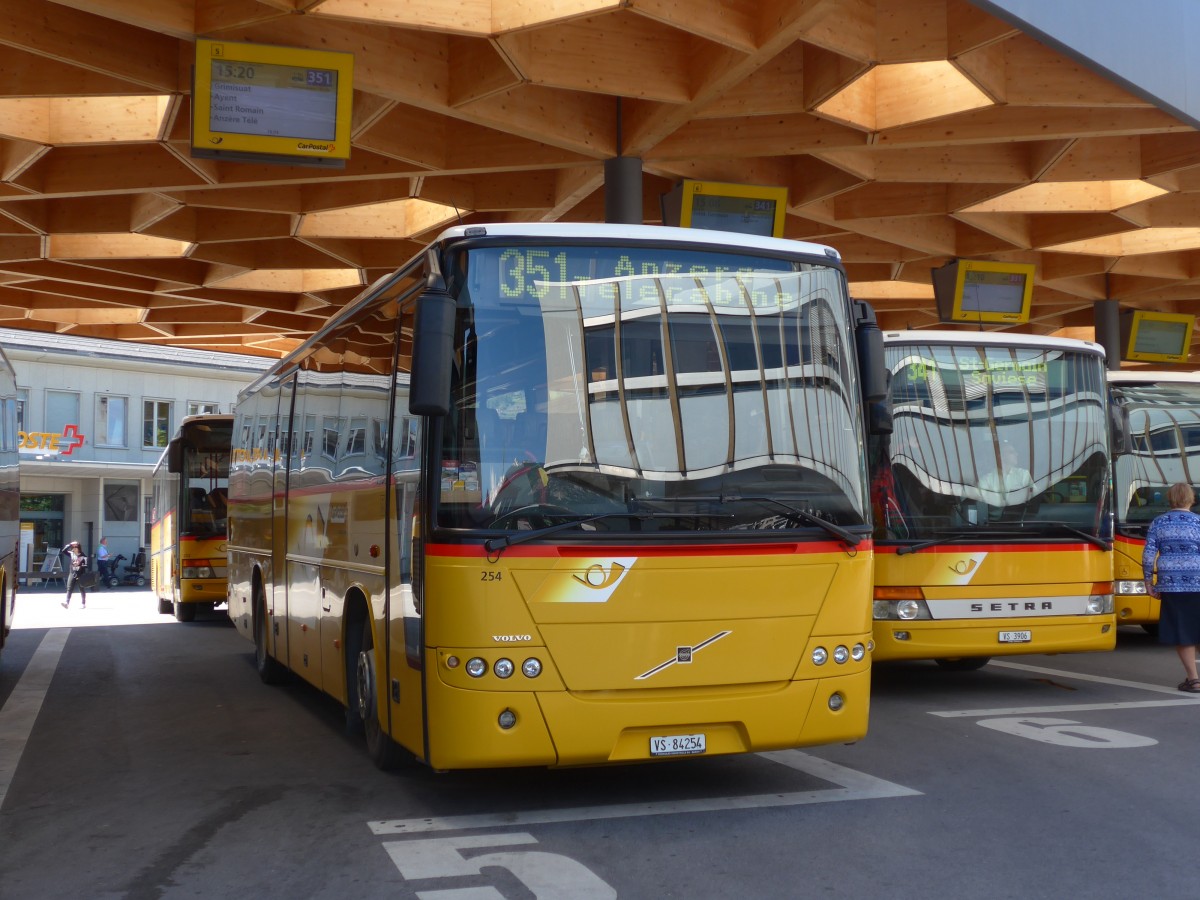 (161'164) - Buchard, Leytron - Nr. 254/VS 84'254 - Volvo (ex Rey, Ayent) am 27. Mai 2015 beim Bahnhof Sion