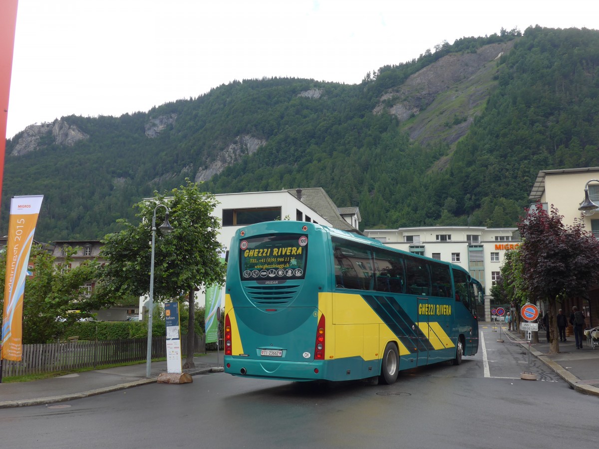 (162'414) - Ghezzi, Rivera - Nr. 6/TI 23'662 - Scania/Irizar am 20. Juni 2015 beim Bahnhof Meiringen