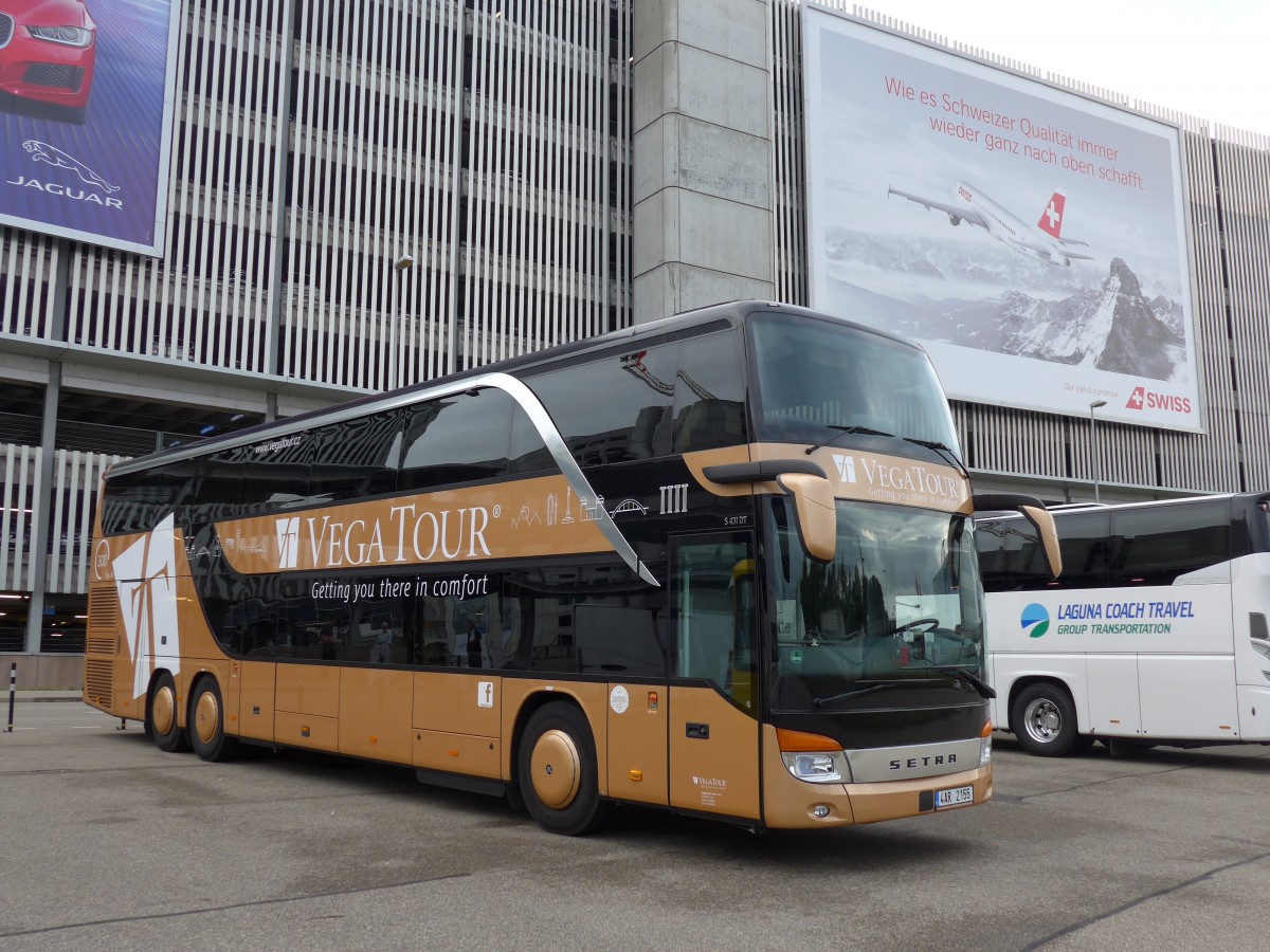 (163'327) - Aus Tschechien: Vega Tour, Praha - 4AR 2155 - Setra am 15. August 2015 in Zrich, Flughafen