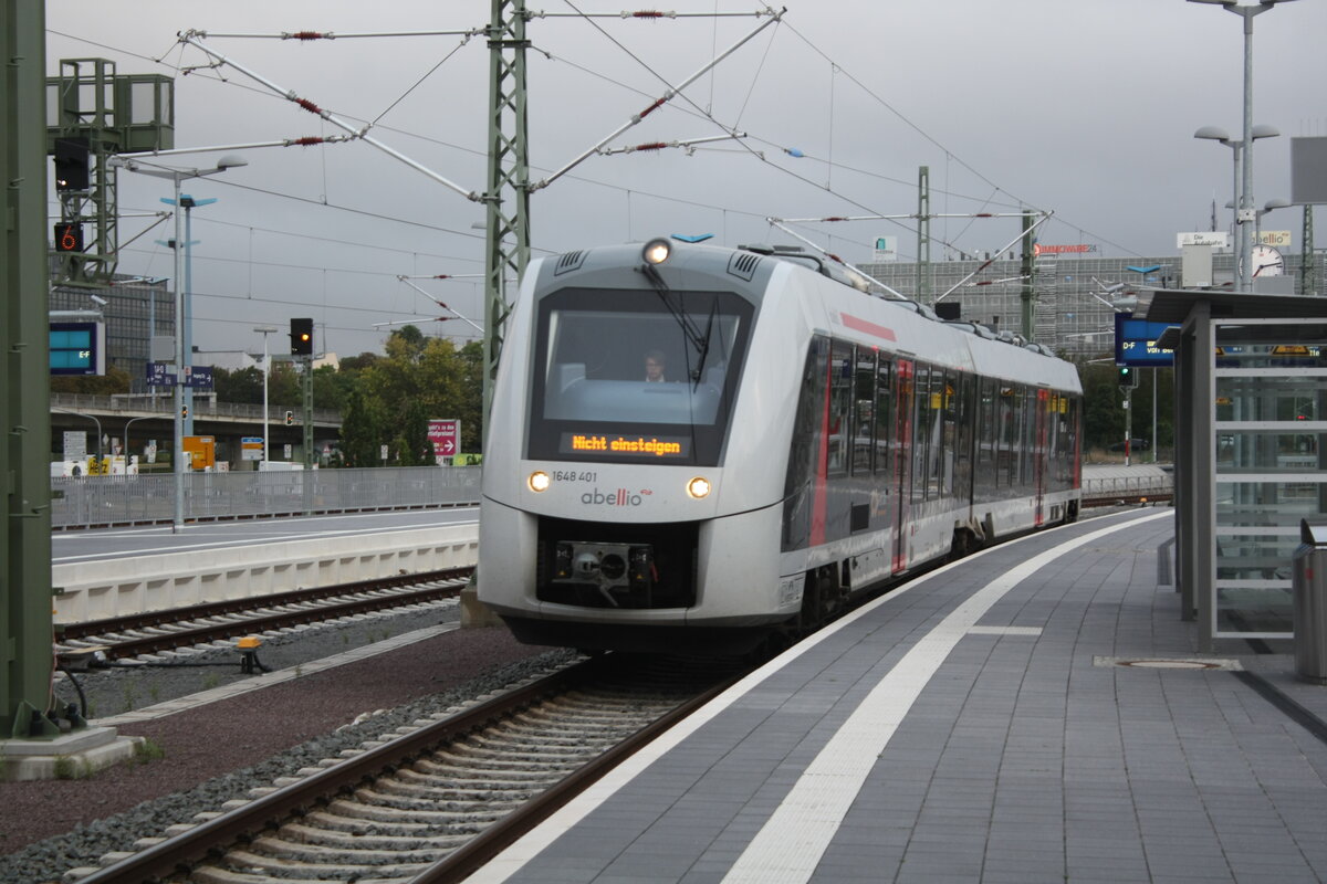 1648 401/901bei der Einfahrt in den Endbahnhof Halle/Saale Hbf am 26.8.21