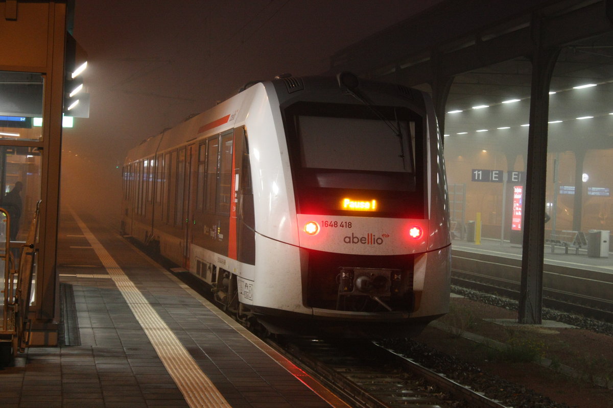 1648 418/918 macht Pause! im Bahnhof Halle/Saale Hbf am Morgen des 24.10.19