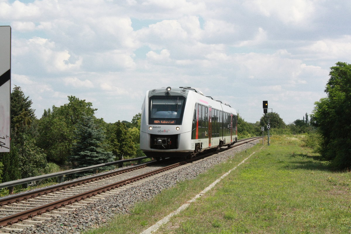 1648 453/953 als RE24 mit ziel Halberstadt unterwegs zwischen Halle/Saale Hbf und Halle-Trotha am 14.7.20