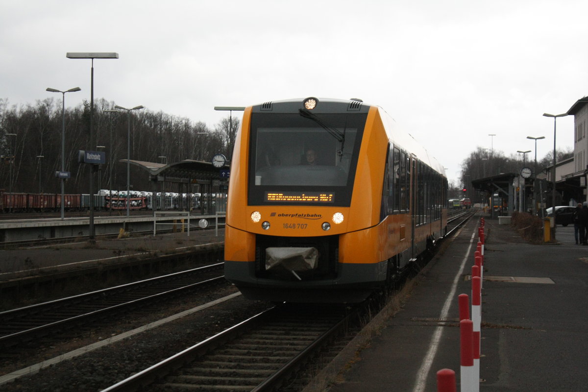 1648 707/207 der Oberpfalzbahn verlsst als RB1 mit ziel Regensburg den Bahnhof Marktredwitz am 22.3.21