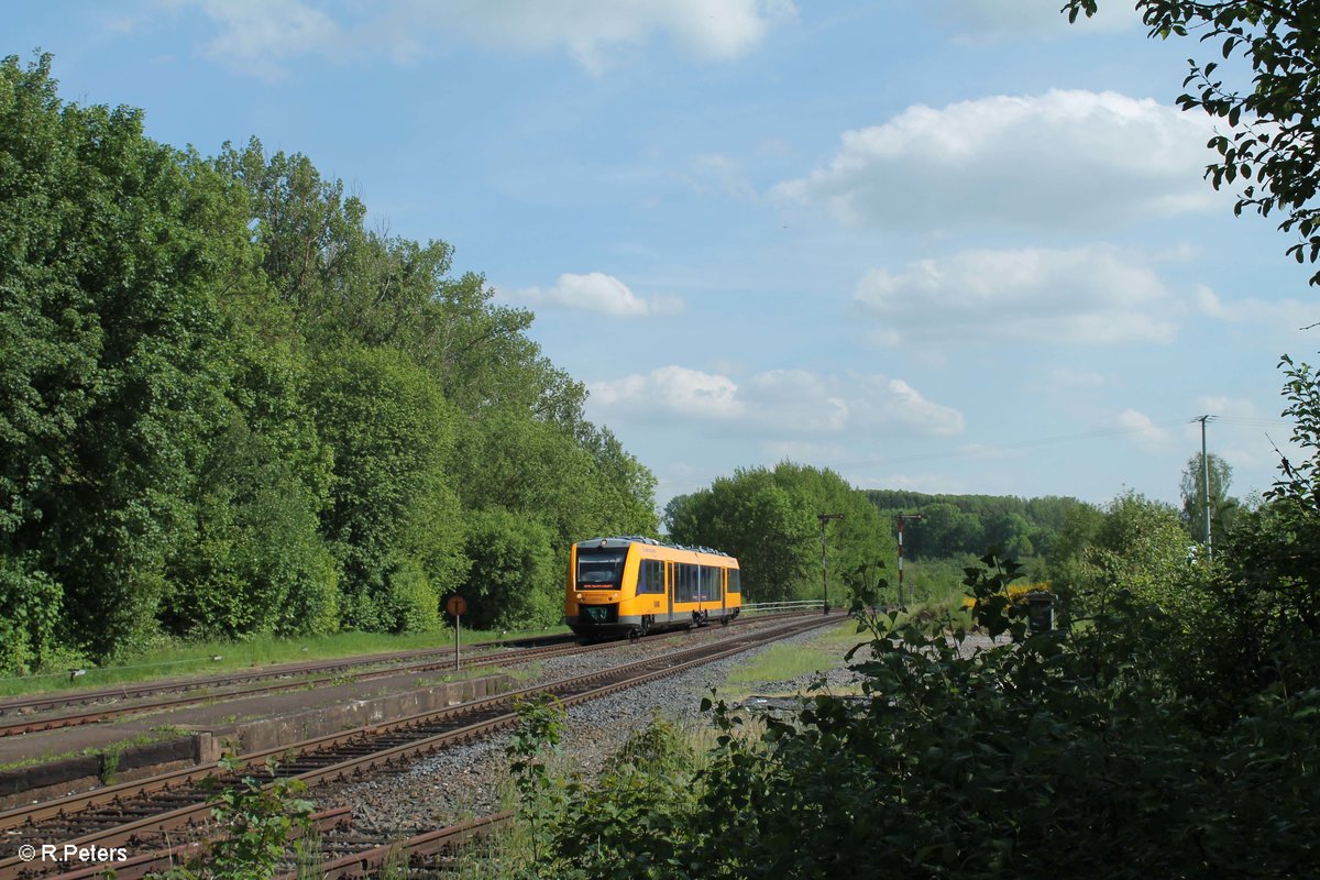 1648 709 erreicht Reuth bei Erbendorf als OPB79732 Regensburg - Marktredwitz. 26.05.16