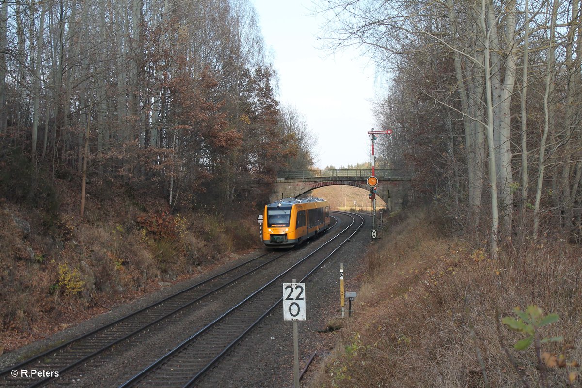 1648 711 verlässt Reuth bei Erbendorf als OPB79735 Marktredwitz - Regensburg. 13.11.16