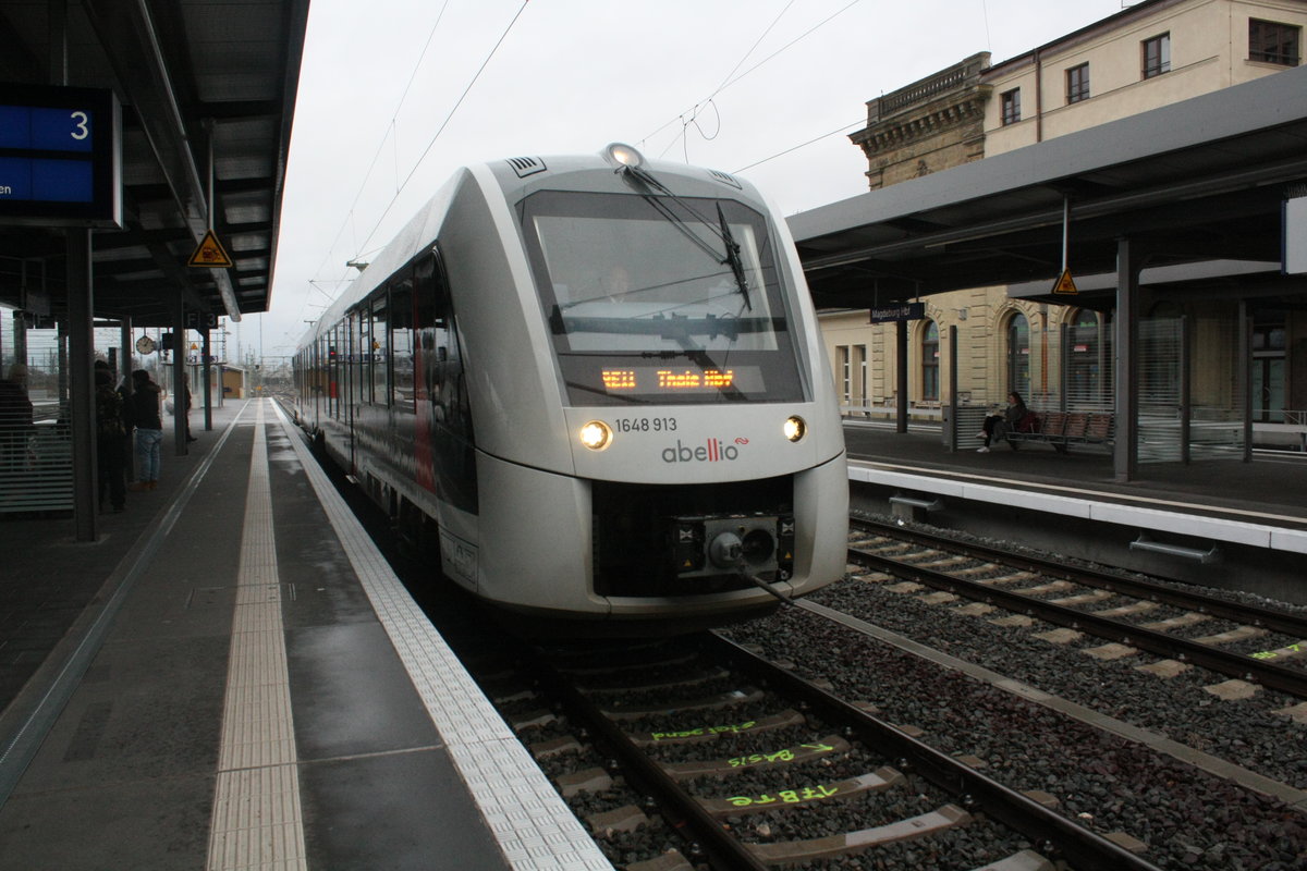 1648 913/413 als RE11 mit ziel Thale im Bahnhof Magdeburg Hbf am 4.1.20