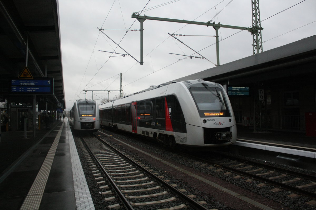 1648 918/418 als RB mit ziel Wolfsburg und ein weiterer 1648 im Bahnhof Magdeburg Hbf am 4.1.20