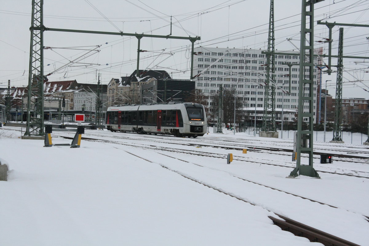 1648 934/434 verlsst als RB47 mit ziel Bernburg Hbf den Bahnhof Halle/Saale Hbf am 15.2.21