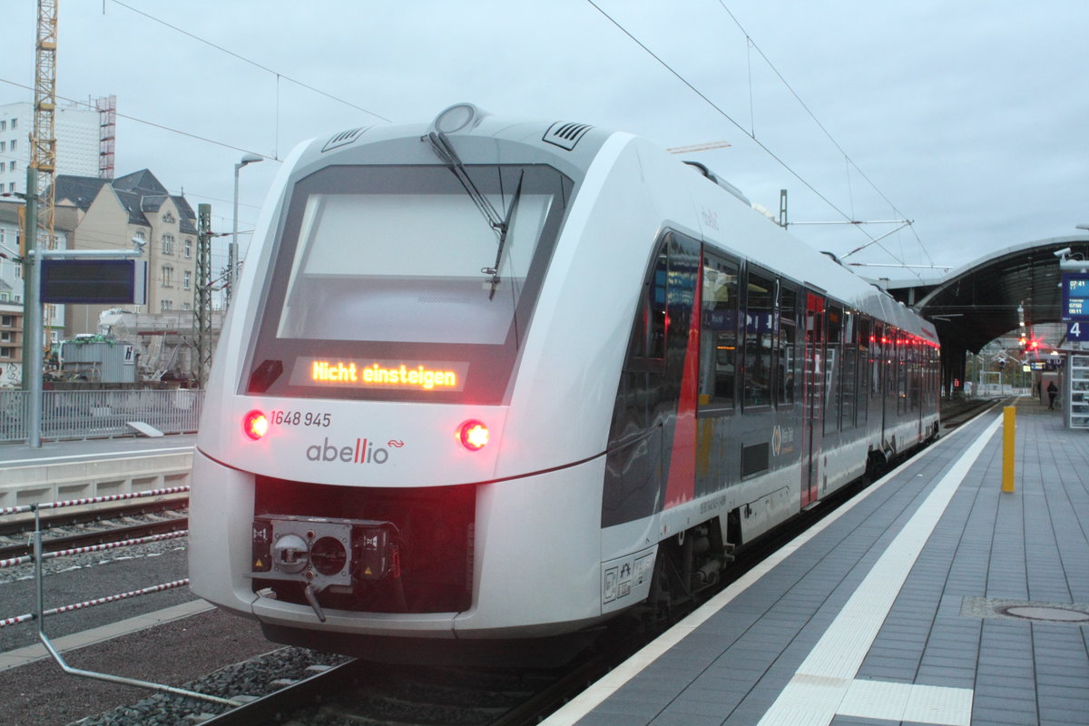 1648 945/445 im Bahnhof Halle/Saale Hbf am 2.11.20