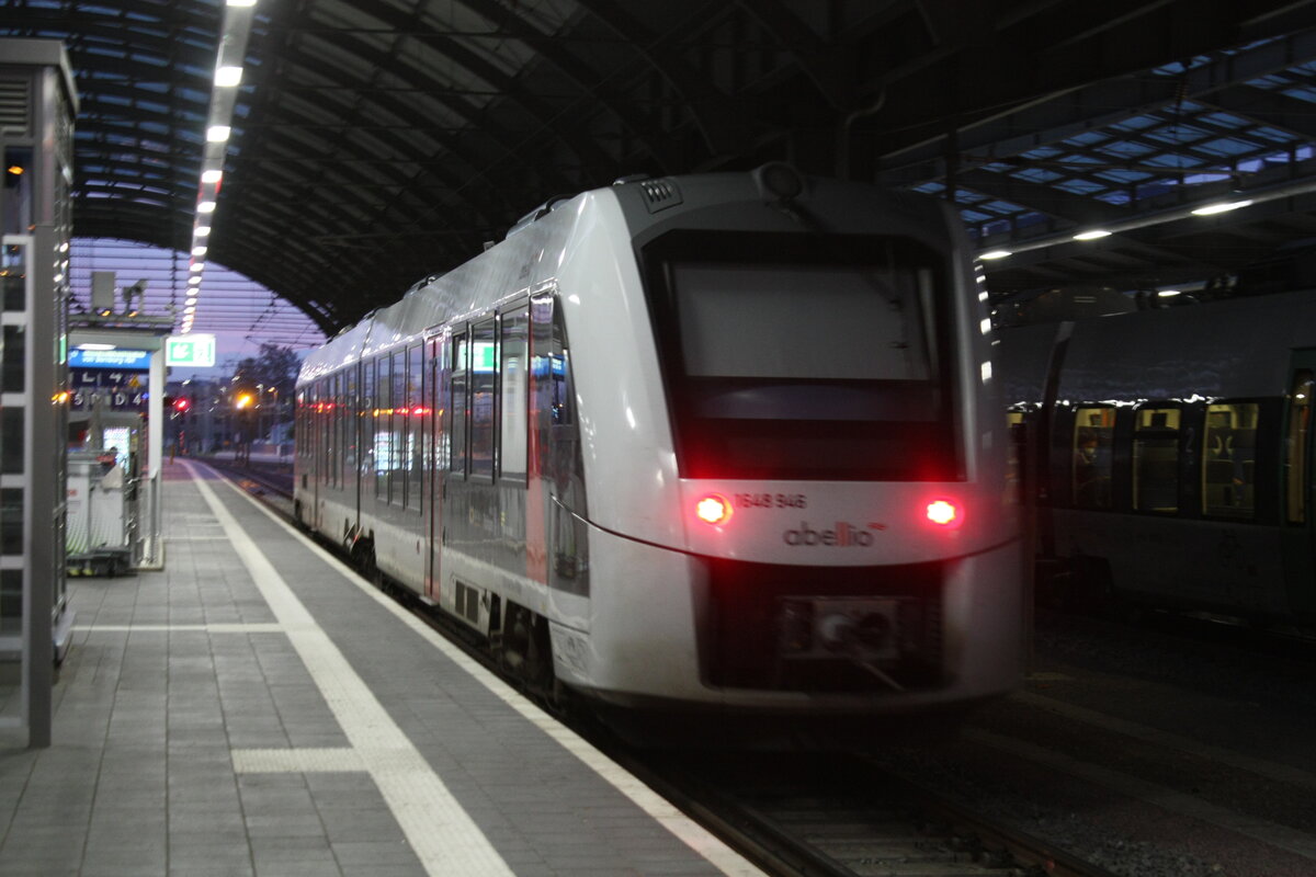 1648 946/446 im Bahnhof Halle/Saale Hbf am 18.11.21