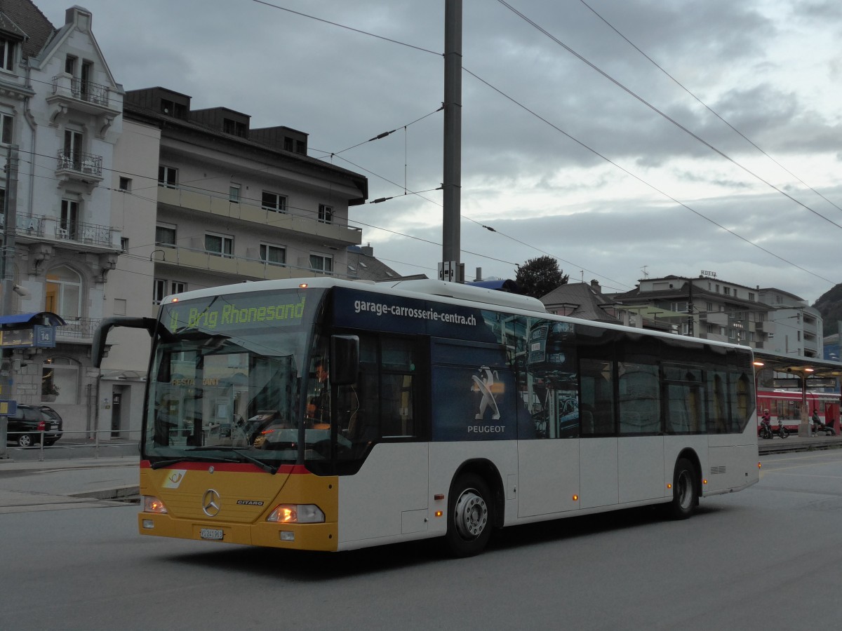 (165'518) - PostAuto Wallis - VS 241'963 - Mercedes am 23. September 2015 beim Bahnhof Brig