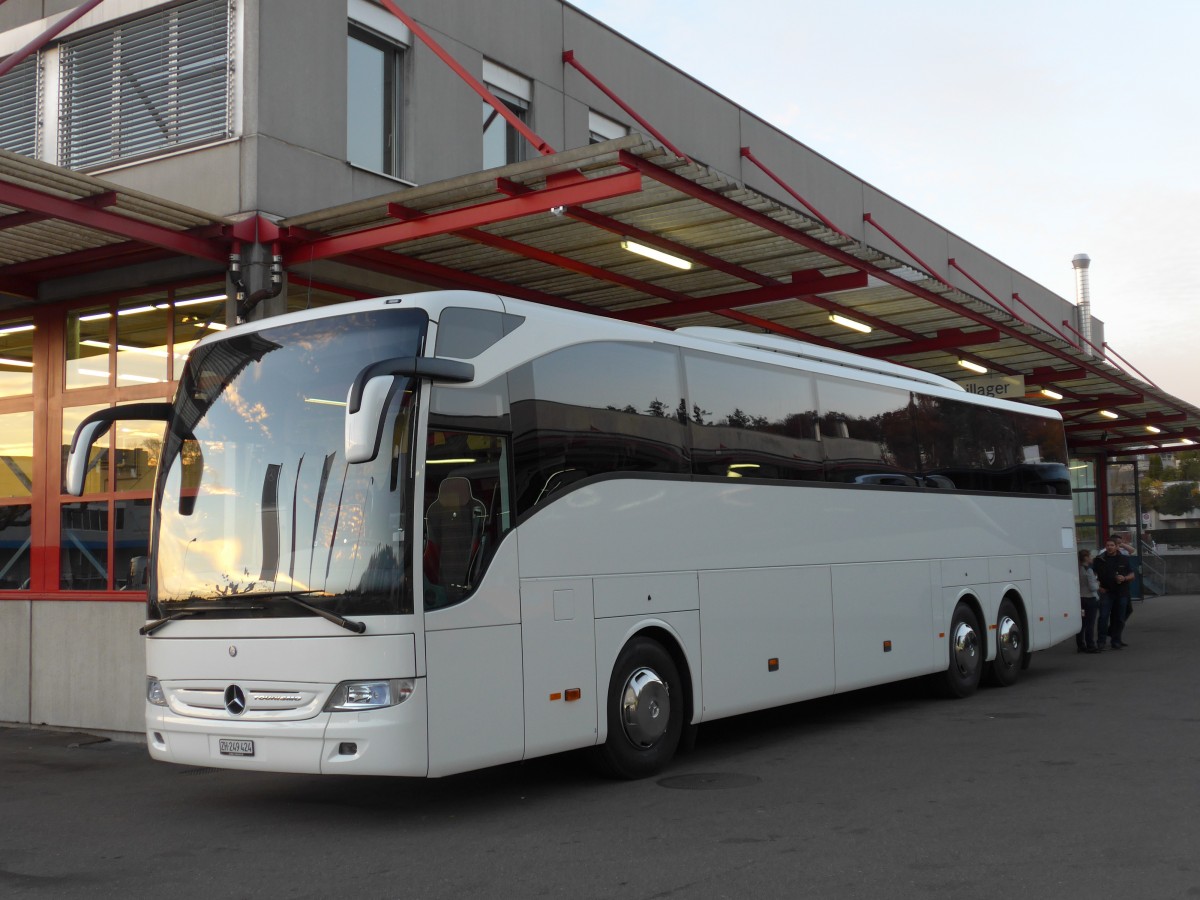 (166'569) - EvoBus, Kloten - ZH 249'424 - Mercedes am 6. November 2015 in Kloten, EvoBus