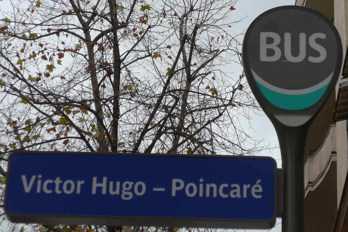 (167'155) - RATP-Haltestellenschild - Paris, Victor Hugo - Poincar - am 17. November 2015