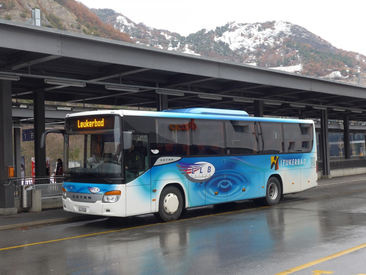 (167'578) - LLB Susten - Nr. 5/VS 38'005 - Setra am 29. November 2015 beim Bahnhof Leuk