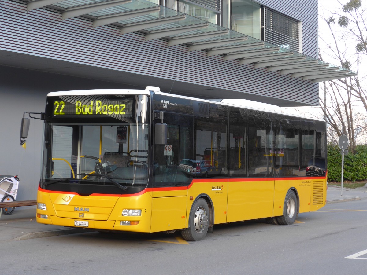 (167'772) - Gessinger, Bad Ragaz - GR 102'391 - MAN/Gppel am 19. Dezember 2015 beim Bahnhof Landquart