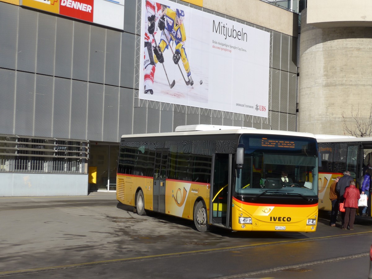 (167'818) - PostAuto Graubnden - GR 170'438 - Iveco am 19. Dezember 2015 beim Bahnhof Davos Platz