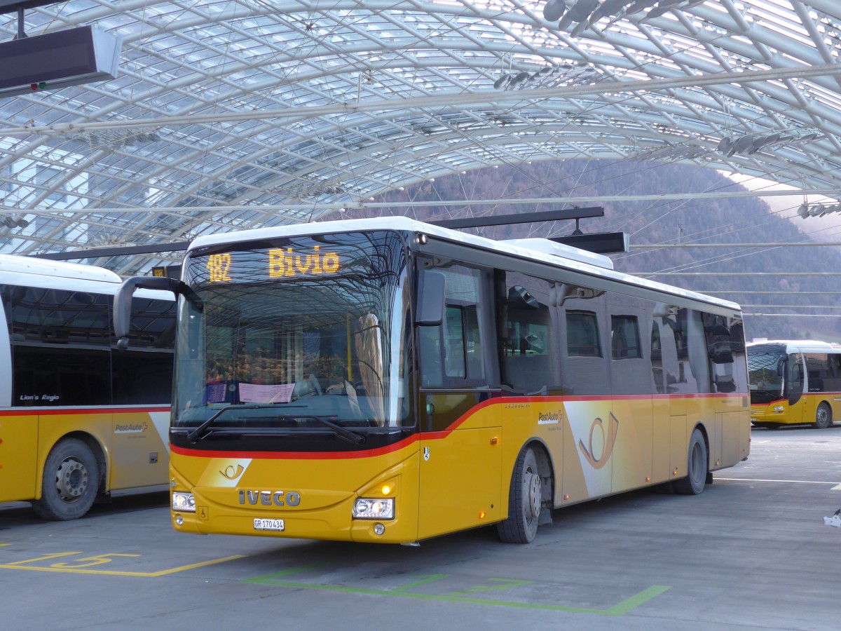 (167'831) - PostAuto Graubnden - GR 170'434 - Iveco am 19. Dezember 2015 in Chur, Postautostation