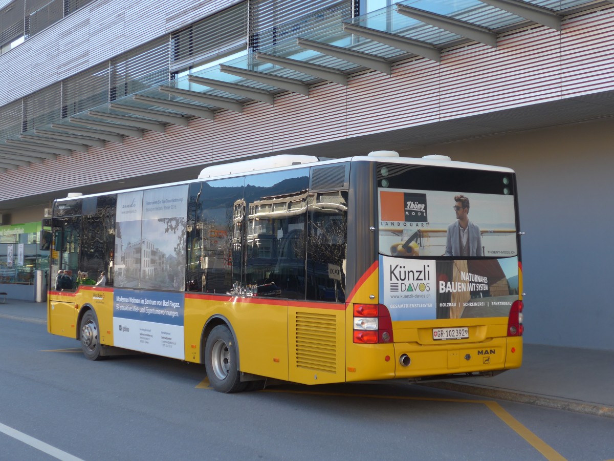 (168'016) - Gessinger, Bad Ragaz - GR 102'392 - MAN/Gppel am 26. Dezember 2015 beim Bahnhof Landquart