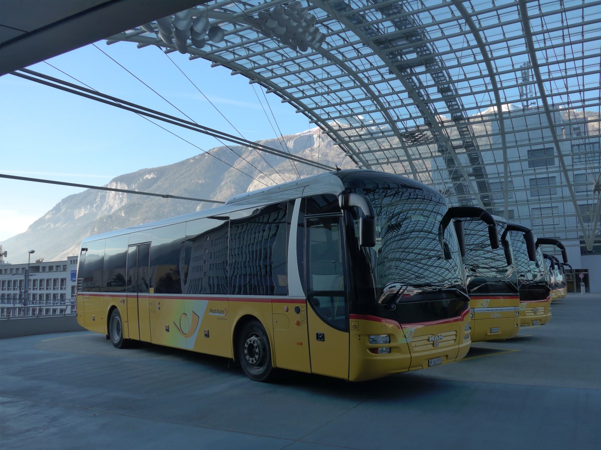 (168'089) - PostAuto Graubnden - GR 162'973 - MAN am 29. Dezember 2015 in Chur, Postautostation