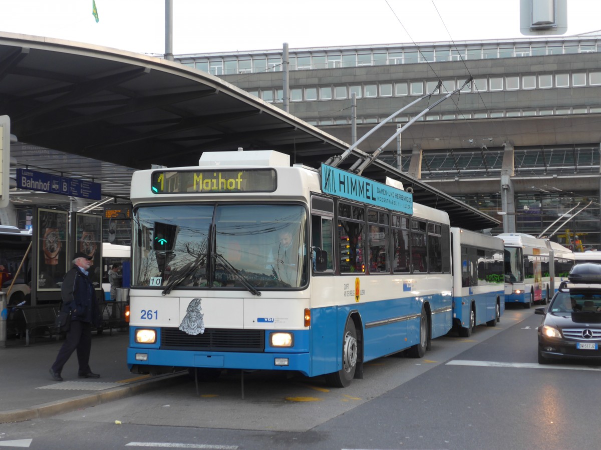 (168'695) - VBL Luzern - Nr. 261 - NAW/R&J-Hess Trolleybus am 6. Februar 2016 beim Bahnhof Luzern