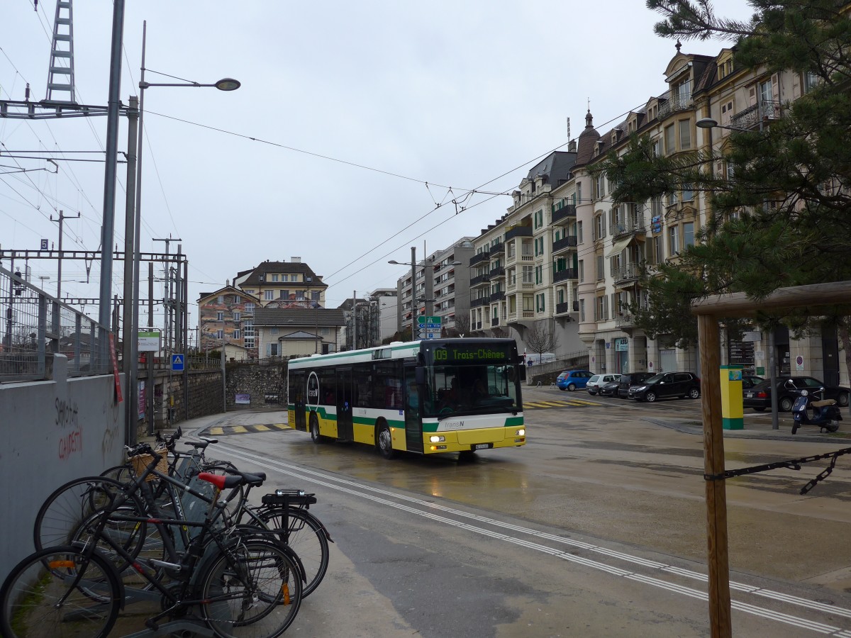 (168'783) - transN, La Chaux-de-Fonds - Nr. 201/NE 114'201 - MAN (ex TN Neuchtel Nr. 201) am 20. Februar 2016 beim Bahnhof Neuchtel