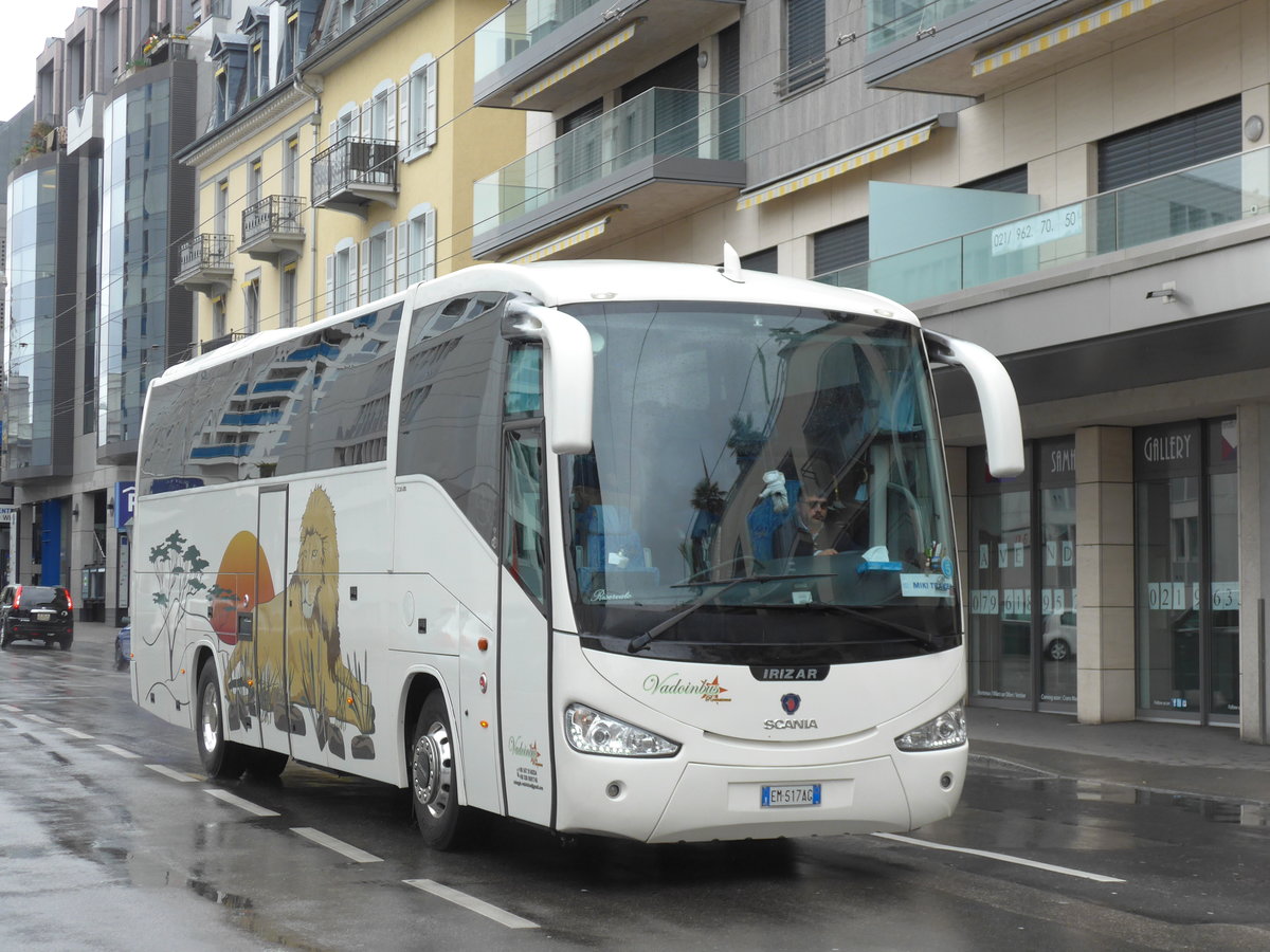 (170'158) - Aus Italien: Vadoinbus, Roccasecca - EM-517 AC - Scania/Irizar am 18. April 2016 in Montreux, Escaliers de la Gare