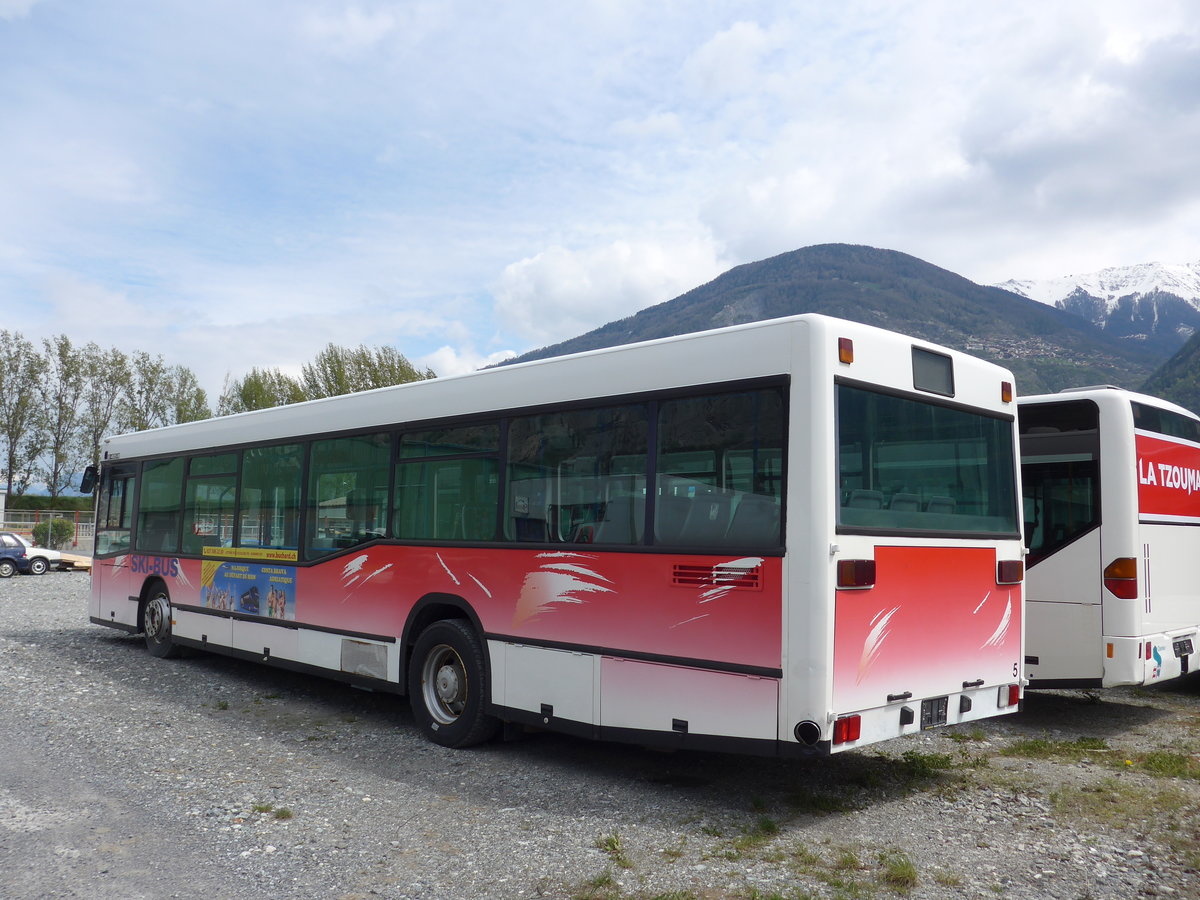 (170'211) - Buchard, Leytron - Nr. 97 - Mercedes (ex BGU Grenchen Nr. 5) am 24. April 2016 in Leytron, Garage