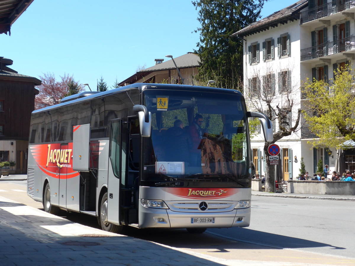 (170'359) - Jacquet, Marnaz - BF 303 RW - Mercedes am 5. Mai 2016 beim Bahnhof Chamonix