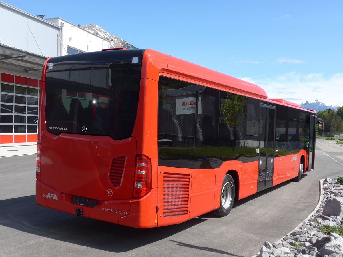 (170'420) - AFA Adelboden - Nr. 97 - Mercedes am 10. Mai 2016 in Frutigen, Garage