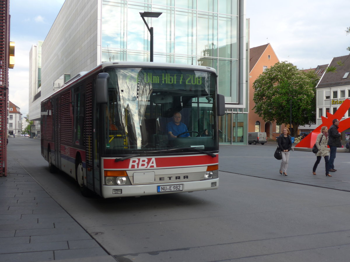 (171'089) - Gairing, Neu-Ulm - NU-E 982 - Setra am 19. Mai 2016 in Ulm, Rathaus Ulm