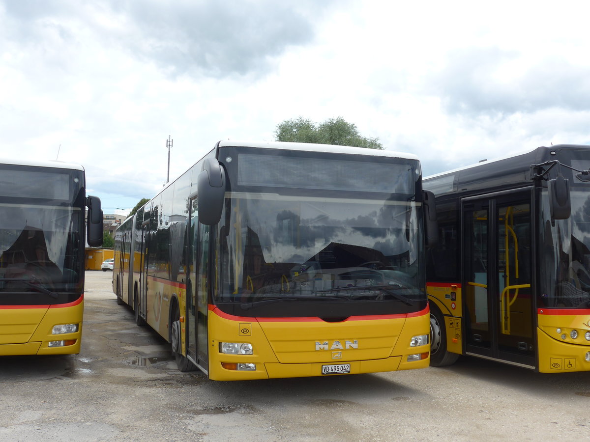 (172'169) - CarPostal Ouest - VD 495'042 - MAN am 25. Juni 2016 in Yverdon, Garage