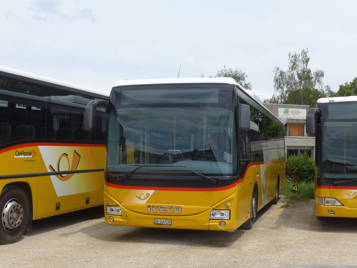 (172'176) - CarPostal Ouest - VD 146'539 - Iveco am 25. Juni 2016 in Yverdon, Garage