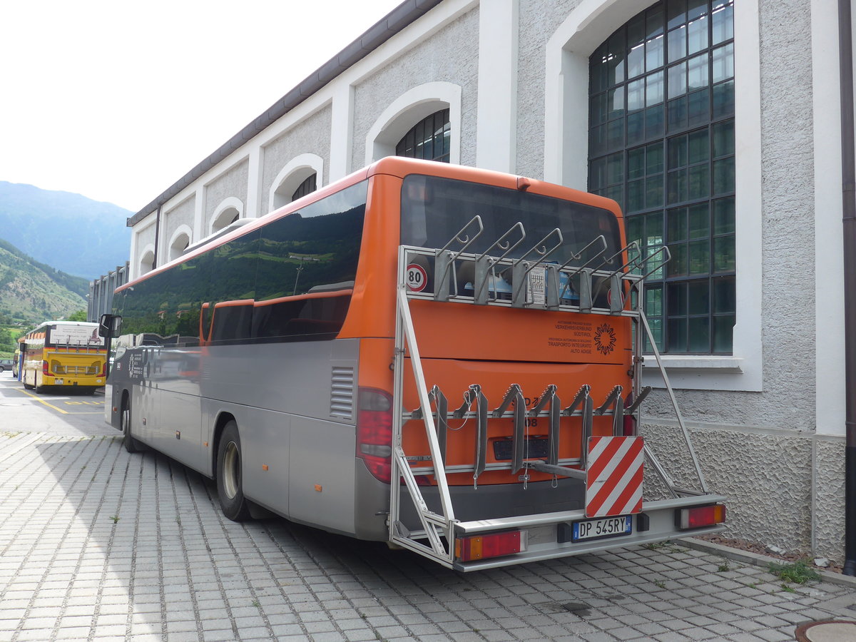 (173'327) - SAD Bozen - Nr. 1108/DP-545 RY - Setra am 24. Juli 2016 beim Bahnhof Mals