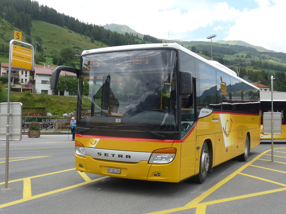 (173'346) - PostAuto Graubnden - GR 102'345 - Setra (ex Riederer, St. Margrethenberg) am 24. Juli 2016 beim Bahnhof Scuol-Tarasp