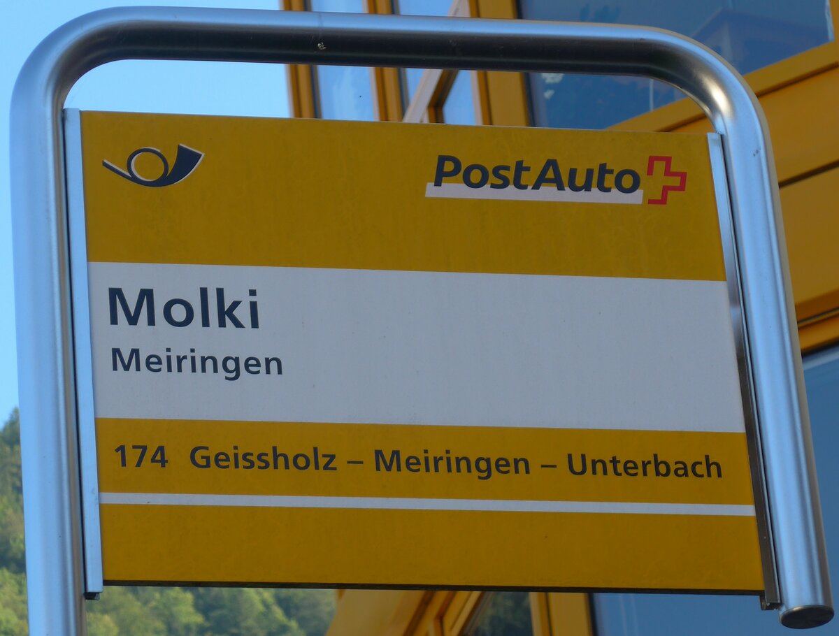 (173'704) - PostAuto-Haltestellenschild - Meiringen, Molki - am 8. August 2016