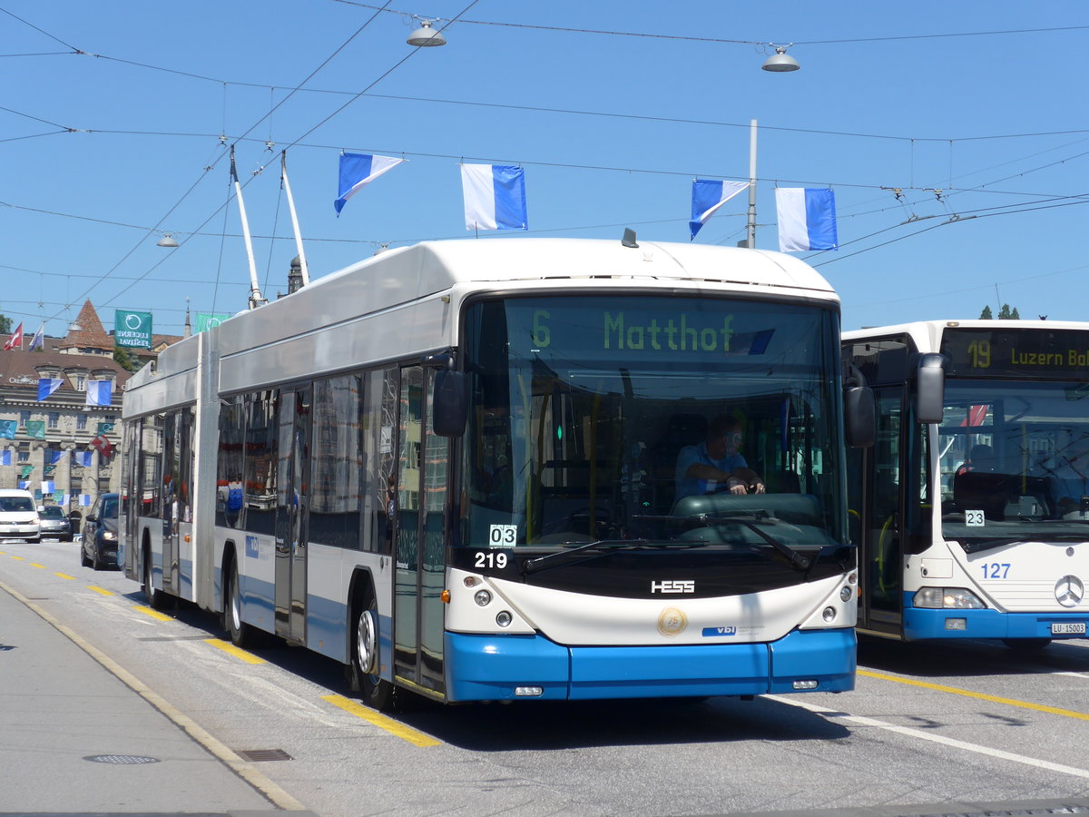 (173'794) - VBL Luzern - Nr. 219 - Hess/Hess Gelenktrolleybus am 8. August 2016 in Luzern, Bahnhofbrcke