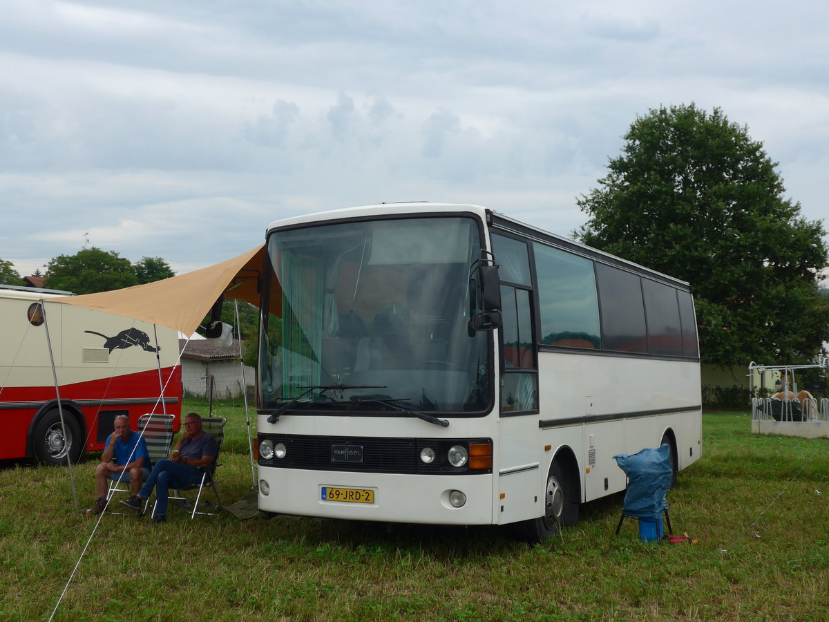 (173'957) - Aus Holland: ??? - 69-JRD-2 - Van Hool am 20. August 2016 in Bsingen, Bahnhof