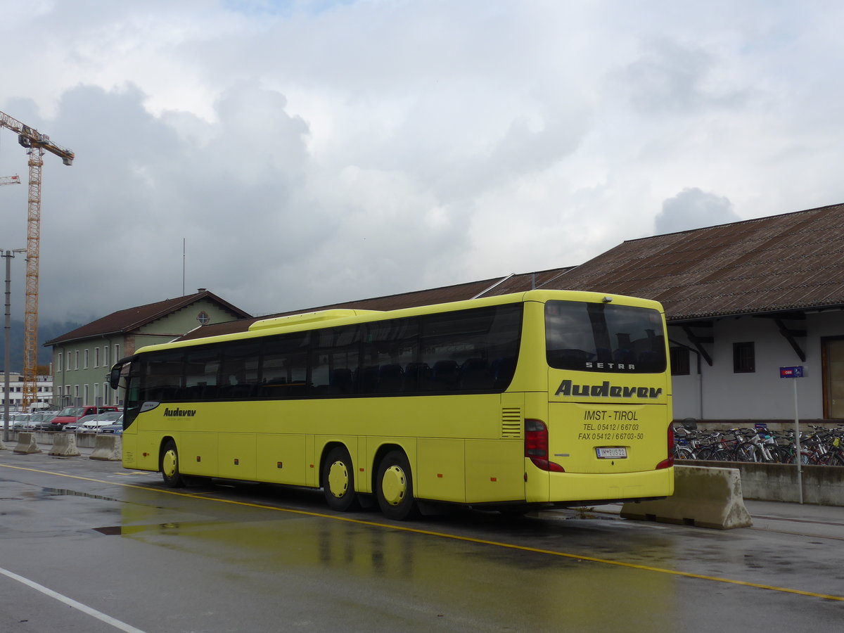 (175'724) - Auderer, Imst - IM BUS 22 - Setra am 18. Oktober 2016 beim Bahnhof Innsbruck