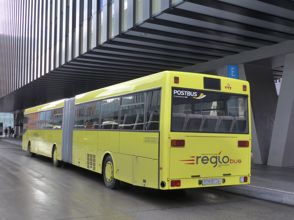 (175'808) - PostBus - PT 15'724 - Mercedes am 18. Oktober 2016 beim Bahnhof Innsbruck