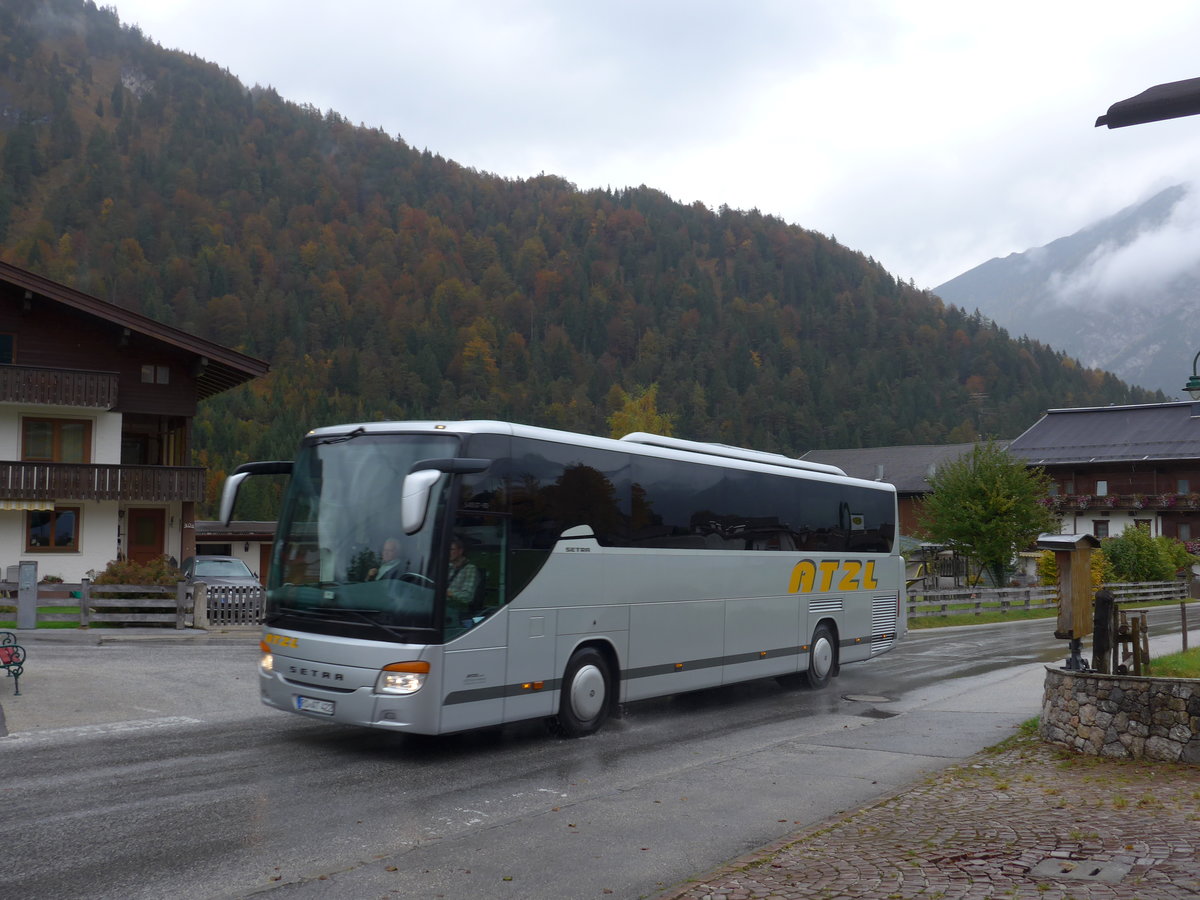 (175'981) - Aus Deutschland: Atzl, Bad Feilnbach - RO-AT 422 - Setra am 19. Oktober 2016 in Pertisau, Klausenhof