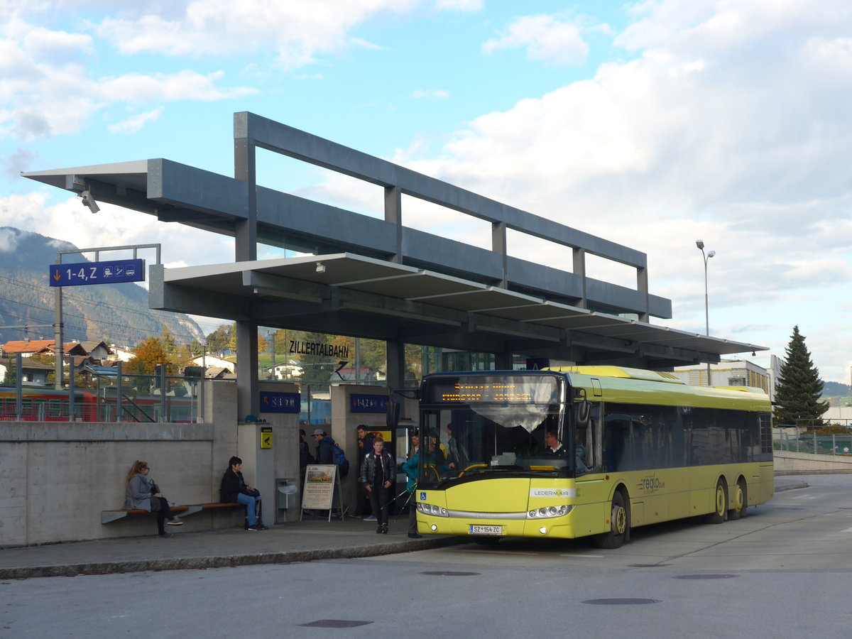 (176'089) - Ledermair, Schwaz - SZ 154 ZC - Solaris am 20. Oktober 2016 beim Bahnhof Jenbach